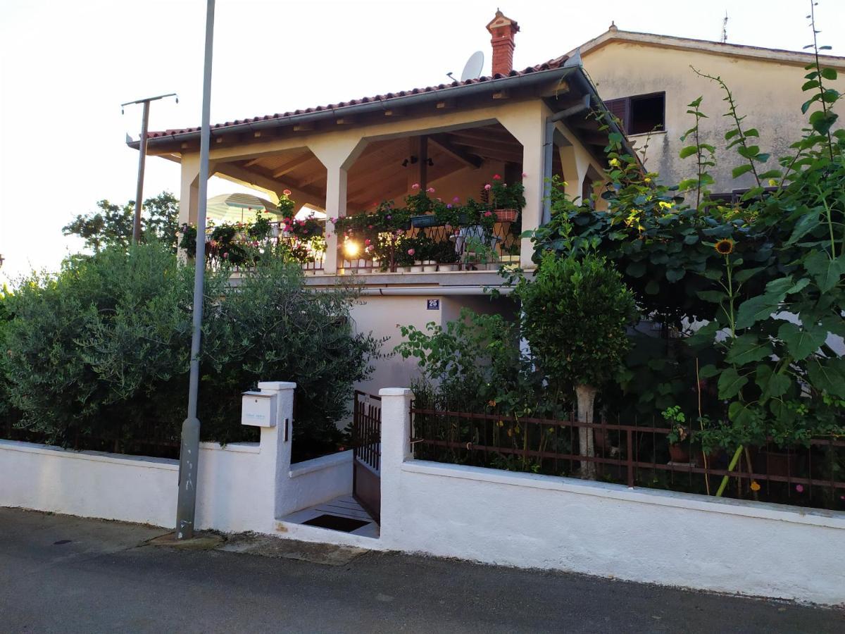 Apartments Gabriela Porec Bagian luar foto